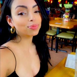 Meet your Posher, Ayleen